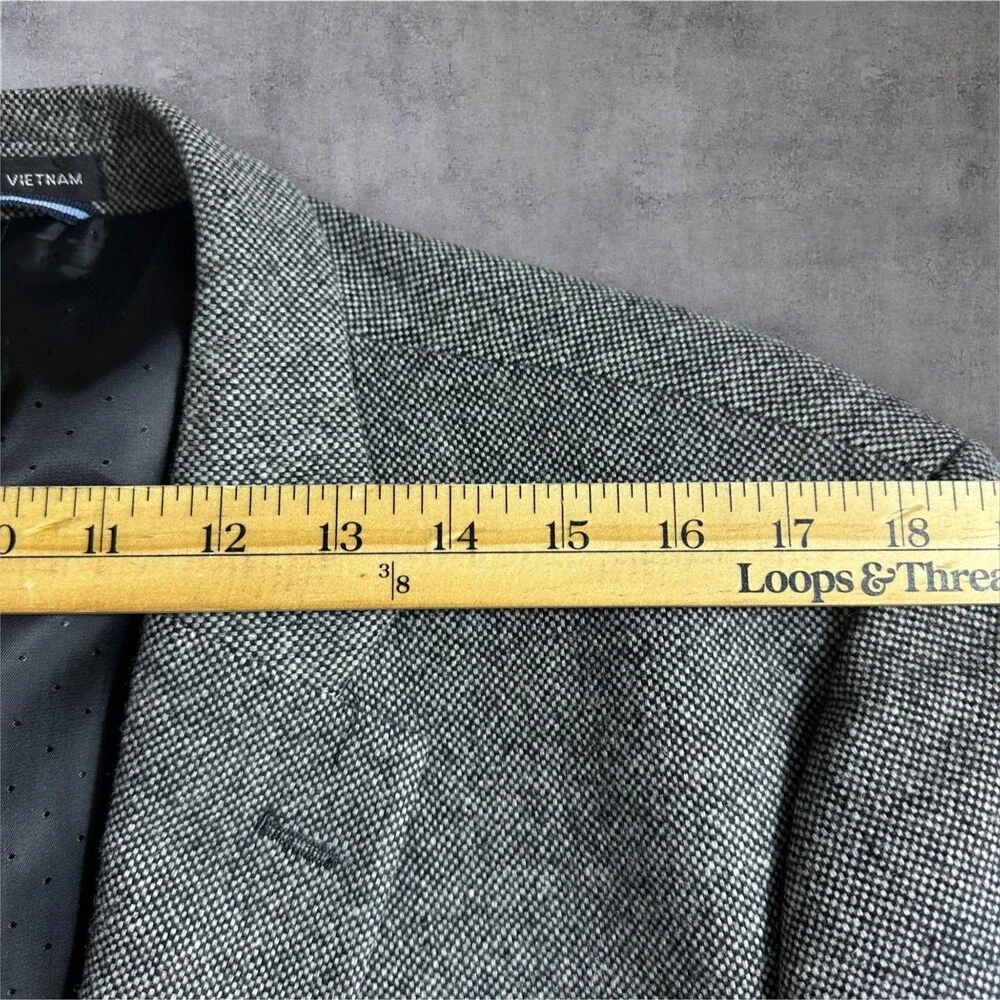 TOMMY HILFIGER Men's 46R Gray Wool Blend Blazer Sport Coat Two Button Jacket